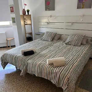 Sarah Kite Ii Vv, 2 Bed & Breakfast
